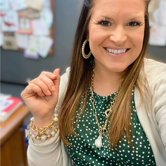 NEW Pearl Hoop Earrings - Picture 5 of 8